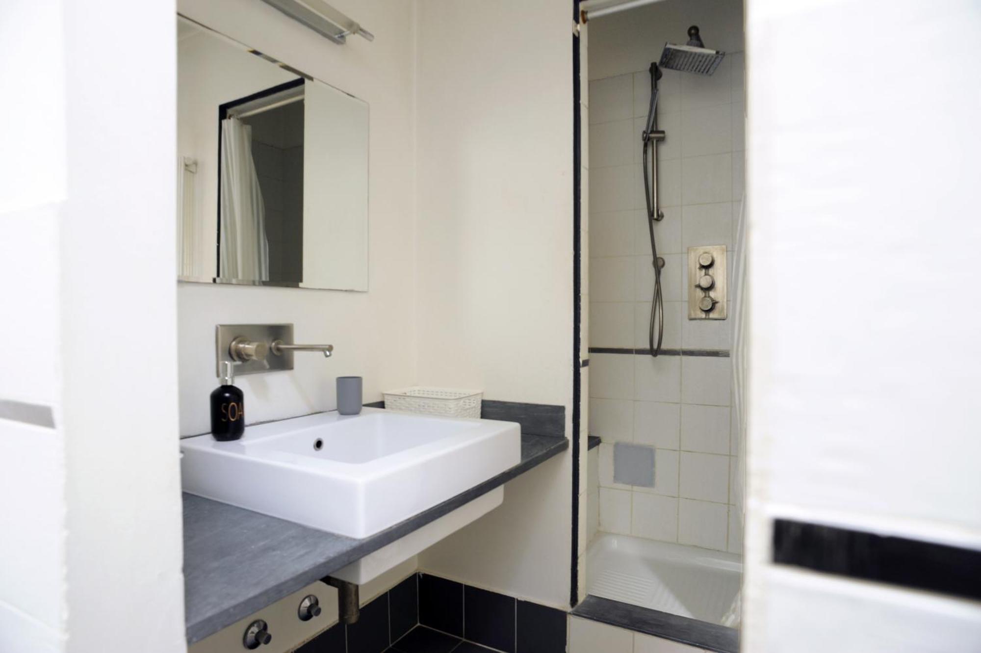 Sant Ambrogio Courtyard Room In Shared Flat Milan Extérieur photo
